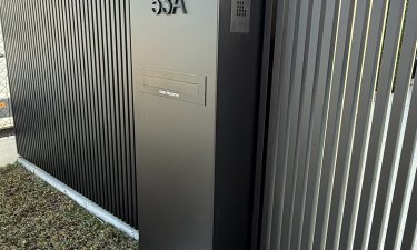 Aluminium schuifpoort aan oprit — Linter